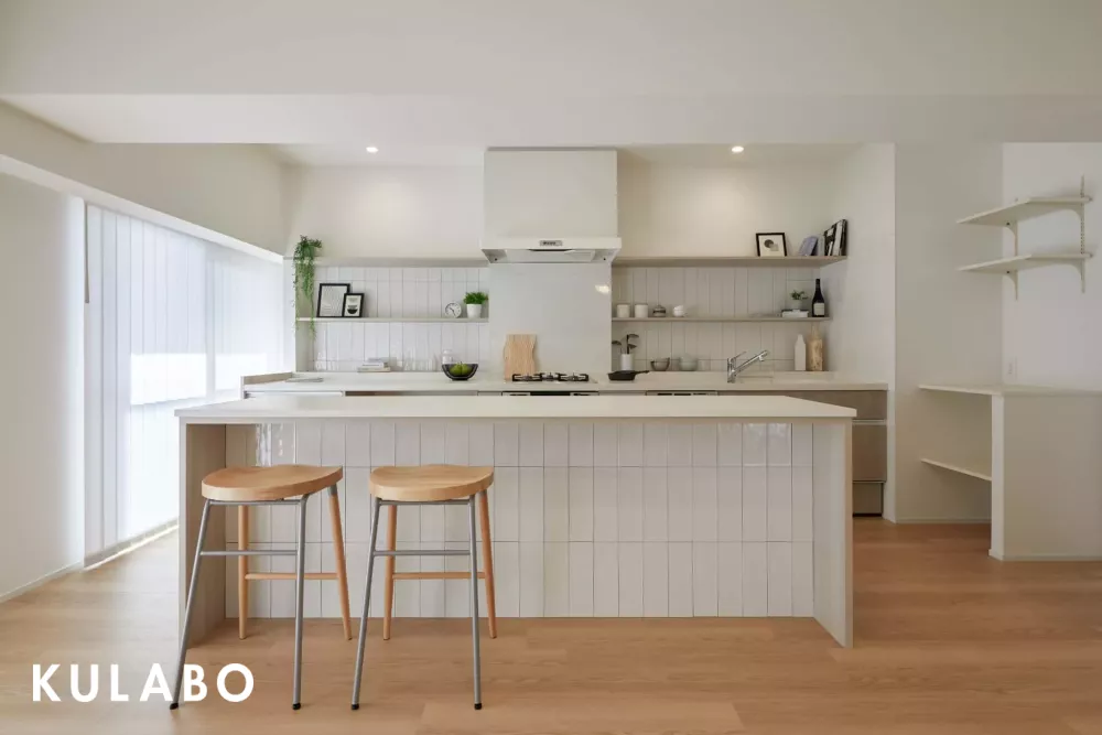 海外風ロングキッチンが主役のナチュラルモダンリノベ