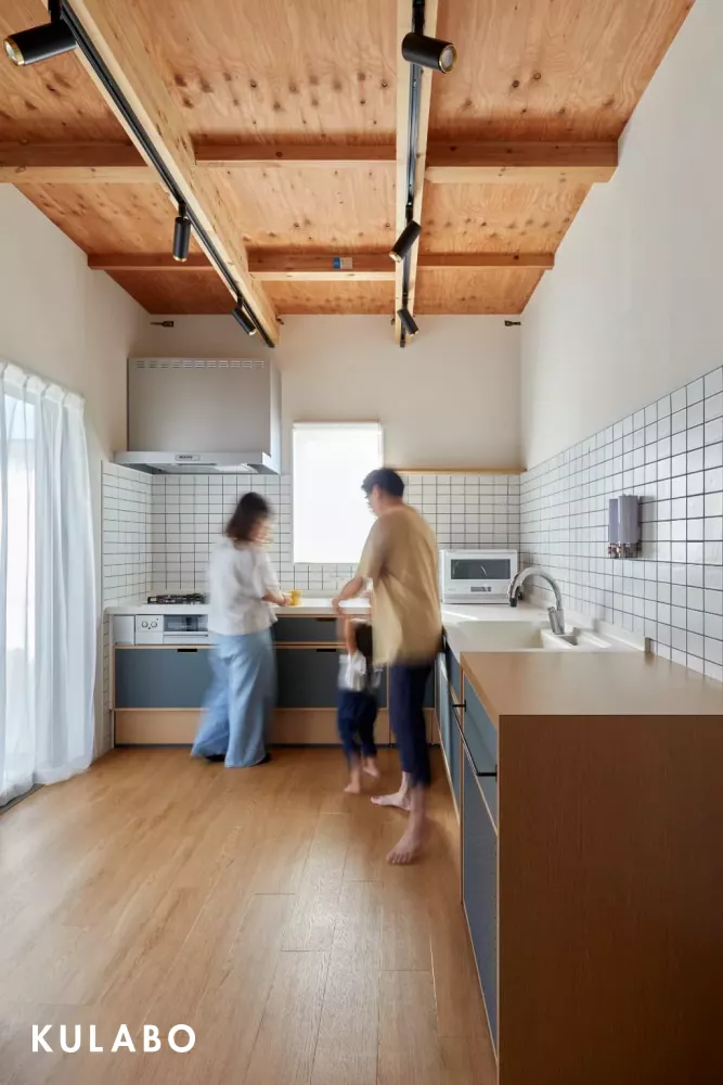 広々とした作業台があるL字型キッチンを採用した愛知県常滑市のリノベーション事例