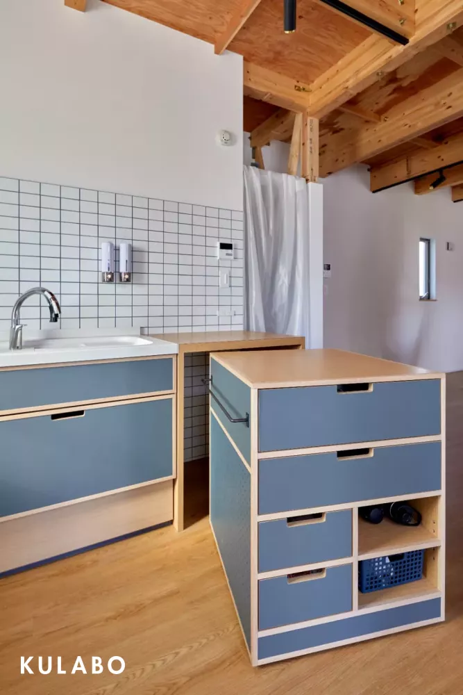 キッチンカウンターの延長線上に作業スペースを製作した愛知県常滑市のリノベーション事例"