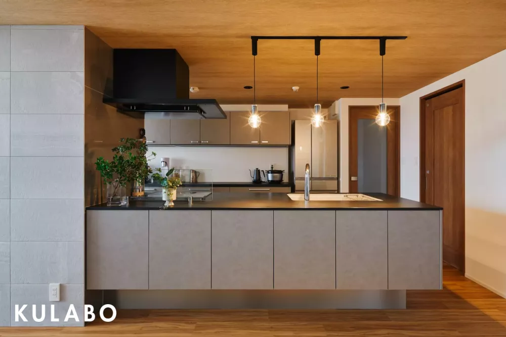 ペニンシュラキッチンを導入したリノベーション施工事例