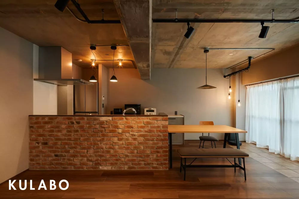 アンティークな空間の中で無機質を現す