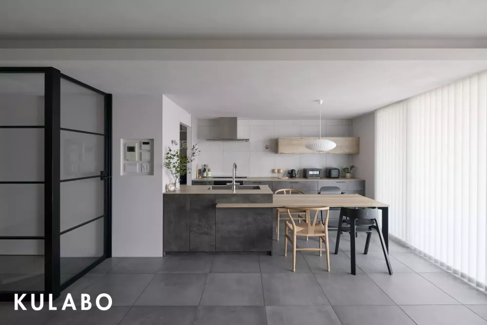 素材が生きる陰影のある住まい