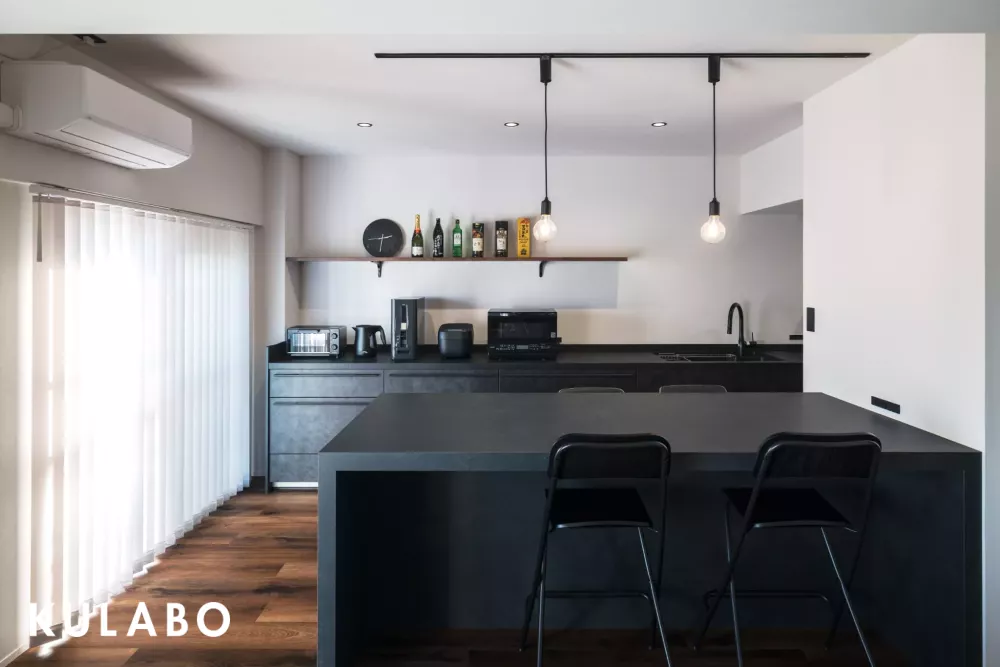 温もりを纏う、黒の住処