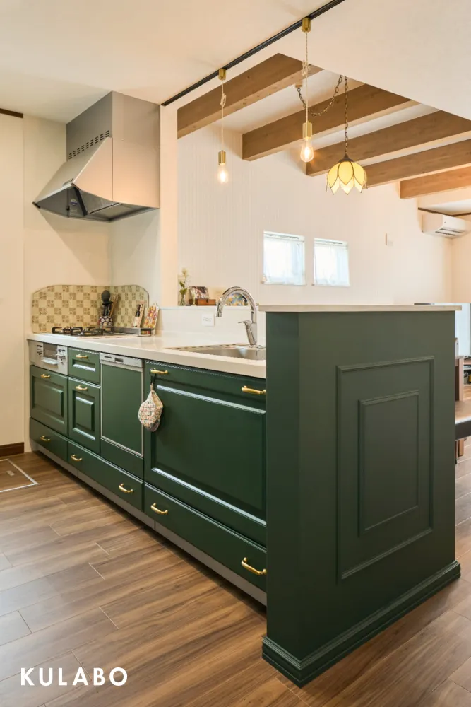 モスグリーンとアール壁のクラシカルなお家
