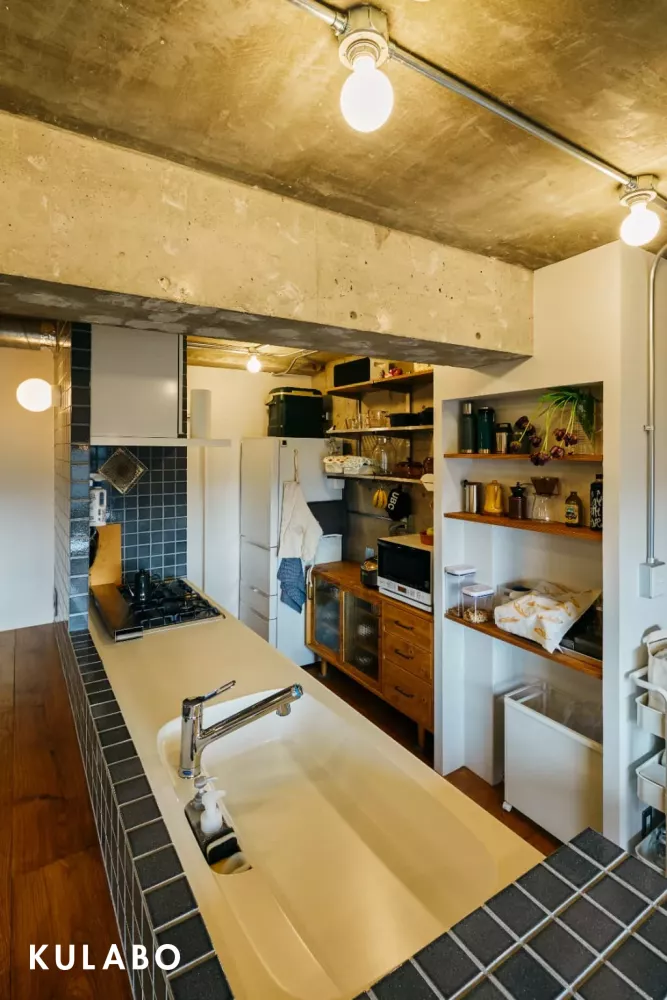 壁付けタイプのパントリーを設置したリノベーション事例