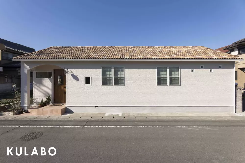 倉庫をプライベートサロンへとリノベーションした住宅事例"